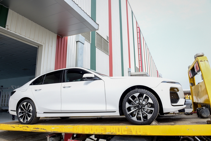 155 xe vinfast lux duoc xuat ngoai kiem thu