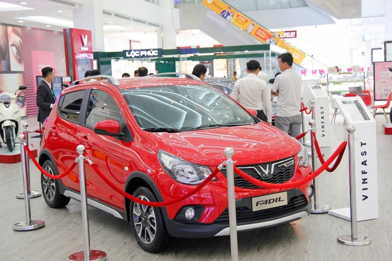 mua xe vinfast khach hang tu do chon lua trang thiet bi