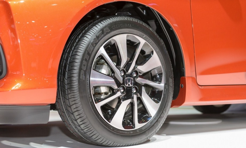 xe nho gia re chon honda brio hay toyota wigo tai viet nam