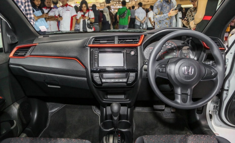 xe nho gia re chon honda brio hay toyota wigo tai viet nam