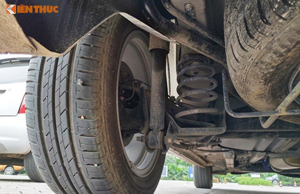 Sau lỗi bơm xăng, Mitsubishi Xpander tại Việt Nam bị tố chảy dầu