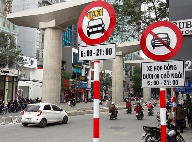 Hà Nội công bố 11 tuyến phố cấm taxi và xe tải hoạt động giờ cao điểm