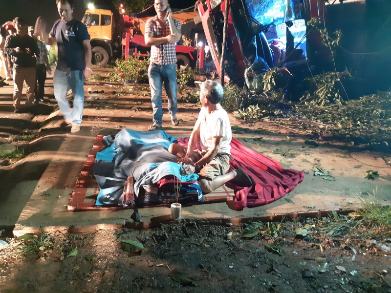 Đắk Lắk: Xe khách lật trong đêm, hàng chục người thương vong