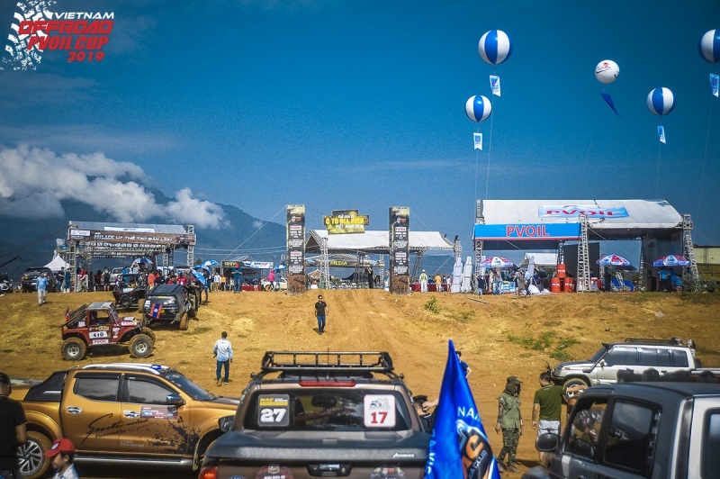 otofun bat tay cung pvoil to chuc giai dua xe dia hinh