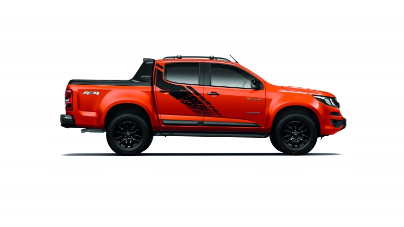 100 con bao chevrolet colorado storm ve viet nam gia 819 trieu dong