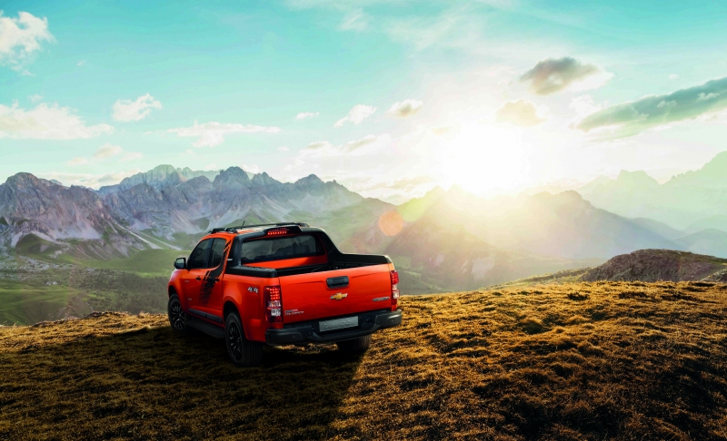 100 con bao chevrolet colorado storm ve viet nam gia 819 trieu dong