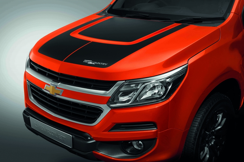 100 con bao chevrolet colorado storm ve viet nam gia 819 trieu dong