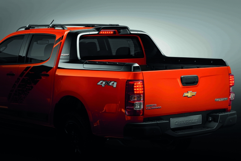 100 con bao chevrolet colorado storm ve viet nam gia 819 trieu dong