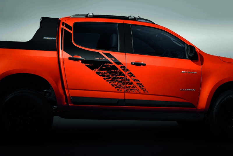 100 con bao chevrolet colorado storm ve viet nam gia 819 trieu dong