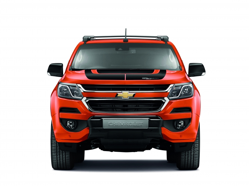 100 con bao chevrolet colorado storm ve viet nam gia 819 trieu dong