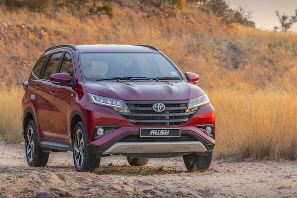 Mitsubishi Xpander vẫn ‘vượt mặt’ Toyota Rush, Avanza mitsubishi xpander van vuot mat toyota rush avanza