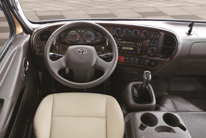 Hyundai County mới giá 1,4 tỷ đồng hyundai county the he moi ra mat gia 14 ty dong