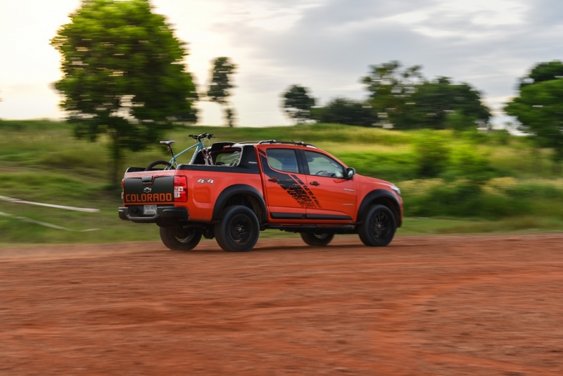 man nhan voi bo anh cuc chat cua chevrolet colorado storm va trailblazer