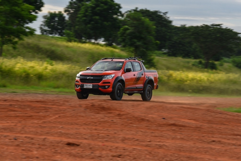 man nhan voi bo anh cuc chat cua chevrolet colorado storm va trailblazer