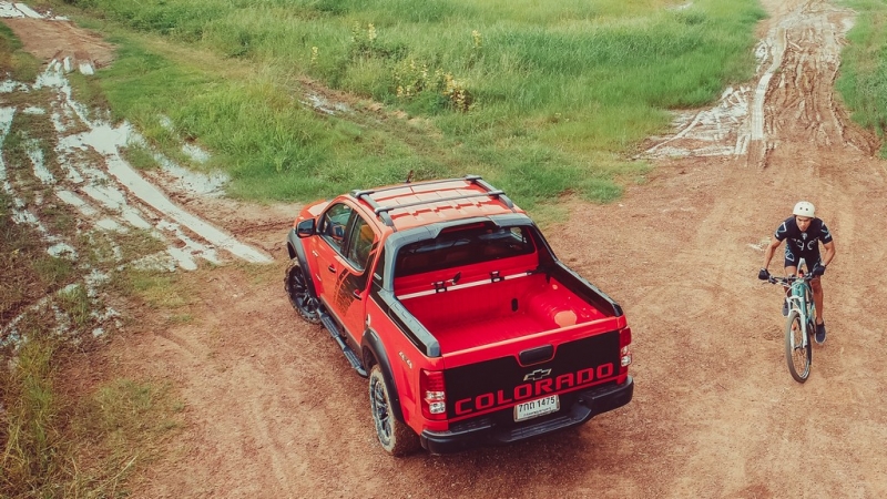 man nhan voi bo anh cuc chat cua chevrolet colorado storm va trailblazer