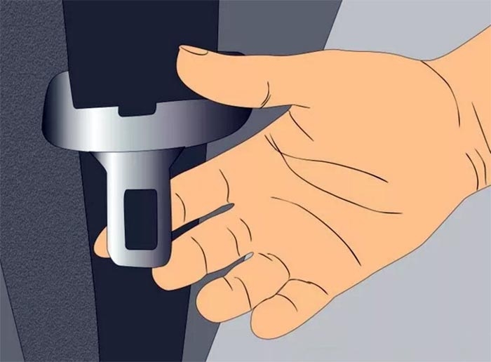 Làm sao để thoát hiểm khi ô tô rơi xuống nước? lam sao de thoat hiem khi o to roi xuong nuoc