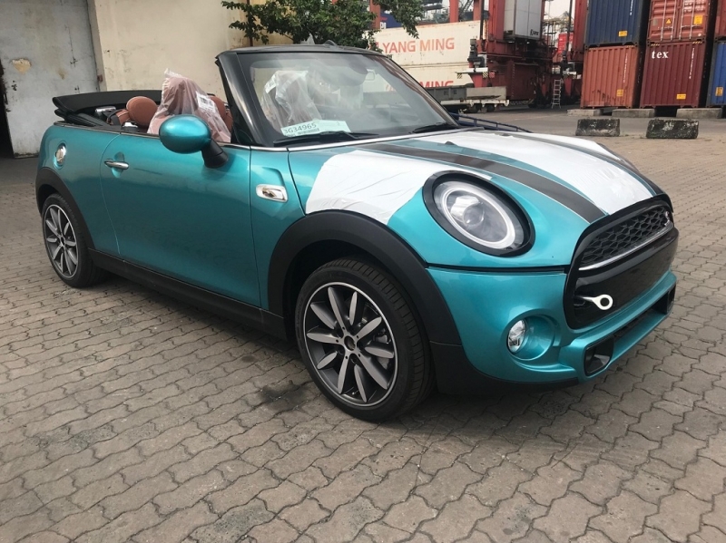 'Đập hộp' MINI Convertible phiên bản mới tại Việt Nam