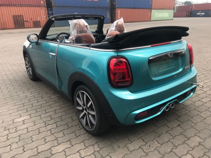 'Đập hộp' MINI Convertible phiên bản mới tại Việt Nam