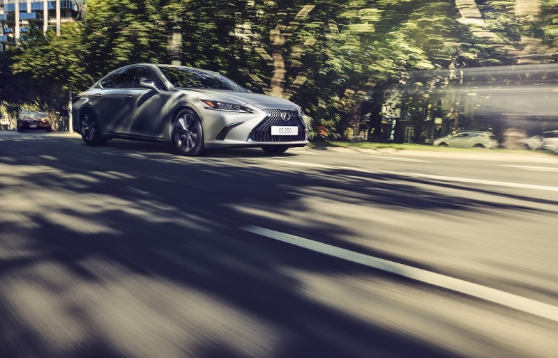 Lexus ES 250 2019 chào sân cuối năm, giá 2,5 tỷ đồng lexus es 250 2019 chao san cuoi nam gia 25 ty dong