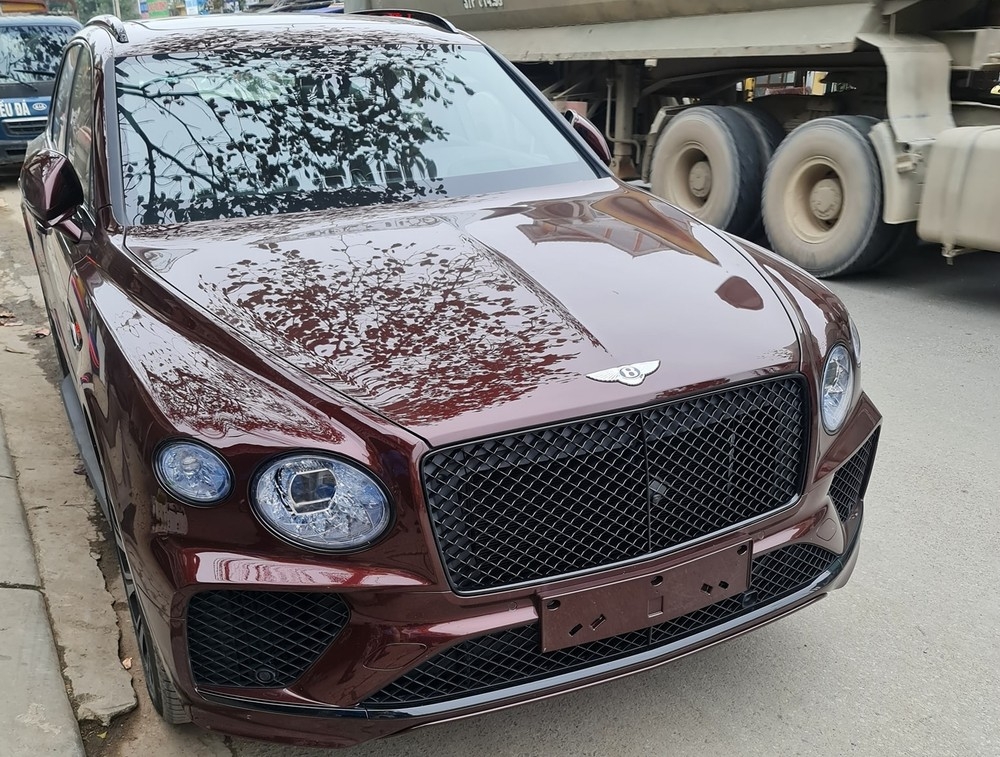 Bentley Bentayga 2021 thứ 4 cập bến tại Việt Nam