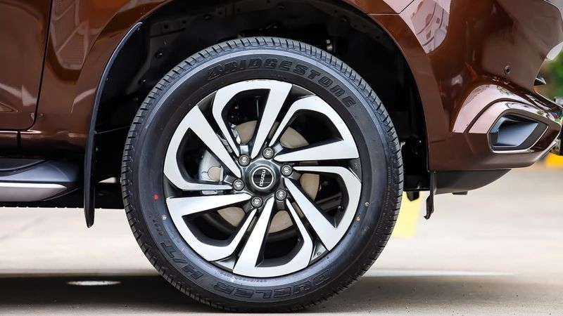 Isuzu mu-X 2021 tại thị trường Thái Lan