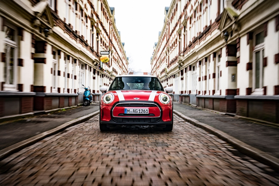 THACO ra mắt đồng loạt 5 mẫu xe mới giá từ 1,7 tỷ đồng tại Việt Nam THACO ra mắt đồng loạt 5 mẫu xe mới giá từ 1,7 tỷ đồng tại Việt Nam