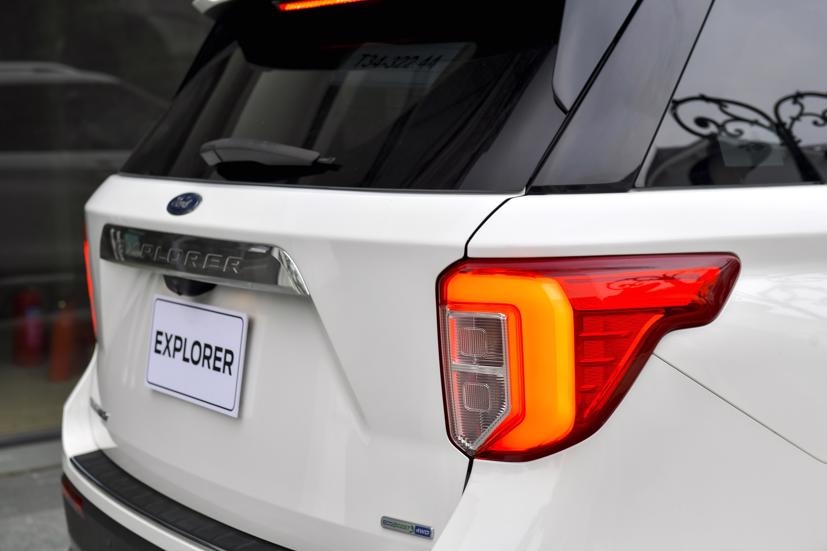 Ford Explorer 2022 chốt giá 2,366 tỷ đồng tại Việt Nam