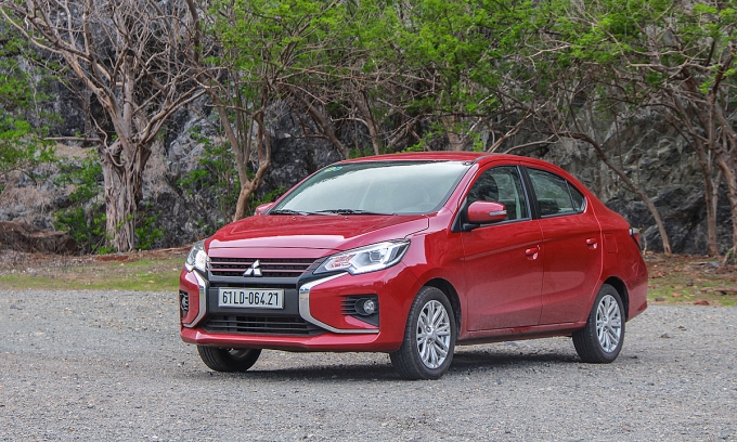 Sedan hạng B 'đại hạ giá', giảm cả trăm triệu đồng