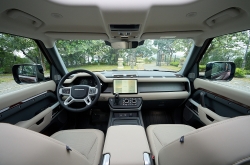 Land Rover Defender 130 ra mắt tại Việt Nam, giá từ 6 tỷ đồng