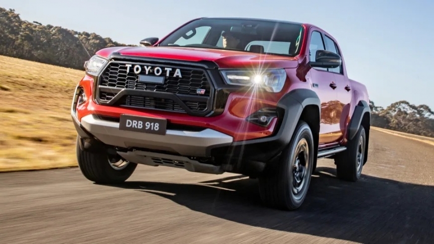 Toyota Hilux GR Sport 2023 ra mắt toàn cầu