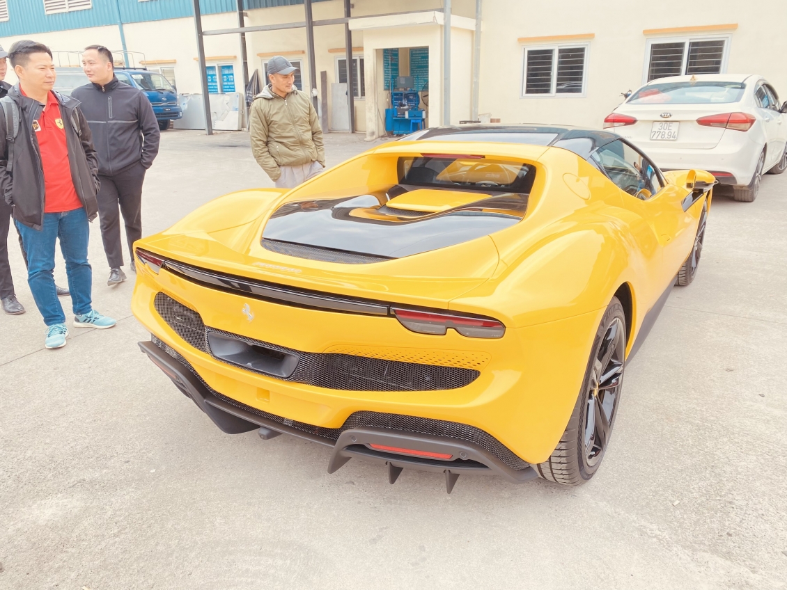 Siêu xe Ferrari F171 đầu tiên xuất hiện tại Việt Nam Siêu xe Ferrari F171 đầu tiên xuất hiện tại Việt Nam