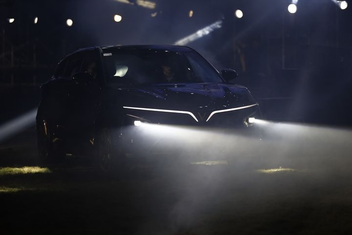 68 xe VinFast VF7 phiên bản Hỏa Long Độc Bản bán hết chỉ trong 22 phút