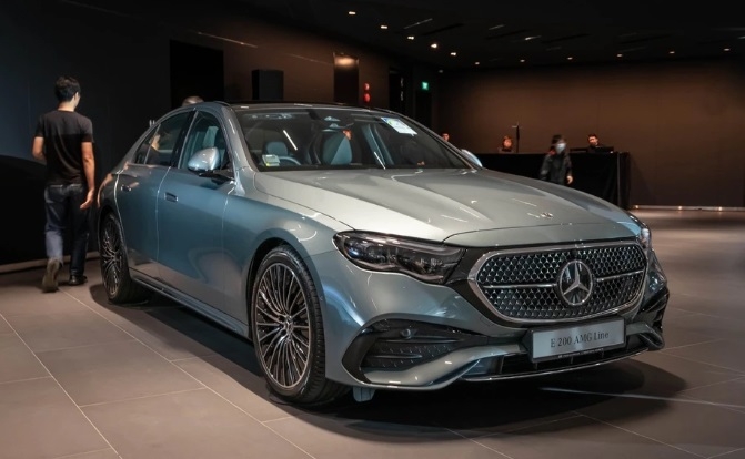Mercedes-Benz E-Class 2024 ra mắt, giá quy đổi trên 7 tỷ đồng