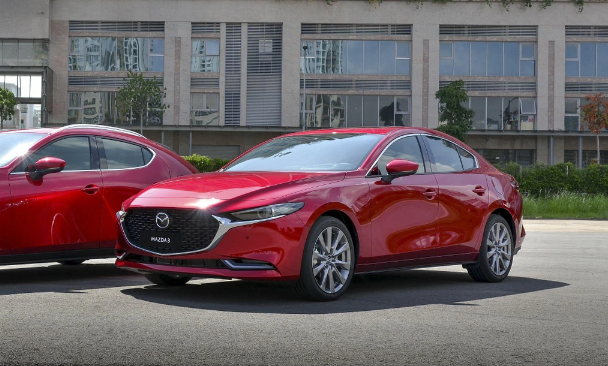 Mazda3 giảm giá mạnh tại đại lý, rẻ ngang xe hạng B