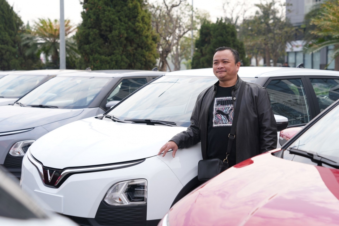 Ảnh 4: Đối tác tài xế Xanh SM Platform nhận xe được bàn giao và sẵn sàng bước vào một hành trình mới Ảnh 4: Đối tác tài xế Xanh SM Platform nhận xe được bàn giao và sẵn sàng bước vào một hành trình mới