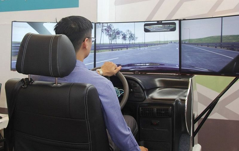 Lùi sử dụng phần mềm mô phỏng dạy lái xe ô tô đến 2022