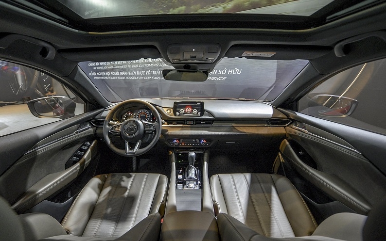 So sánh VinFast Lux A2.0 và Mazda 6: Kẻ tám lạng, người nửa cân