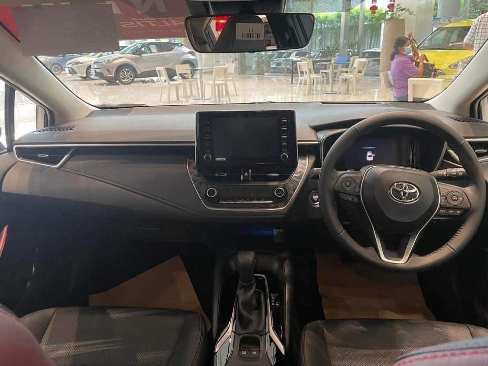 Ảnh thực tế Toyota Corolla Altis GR Sport 2022 mới mắt tại Thái Lan