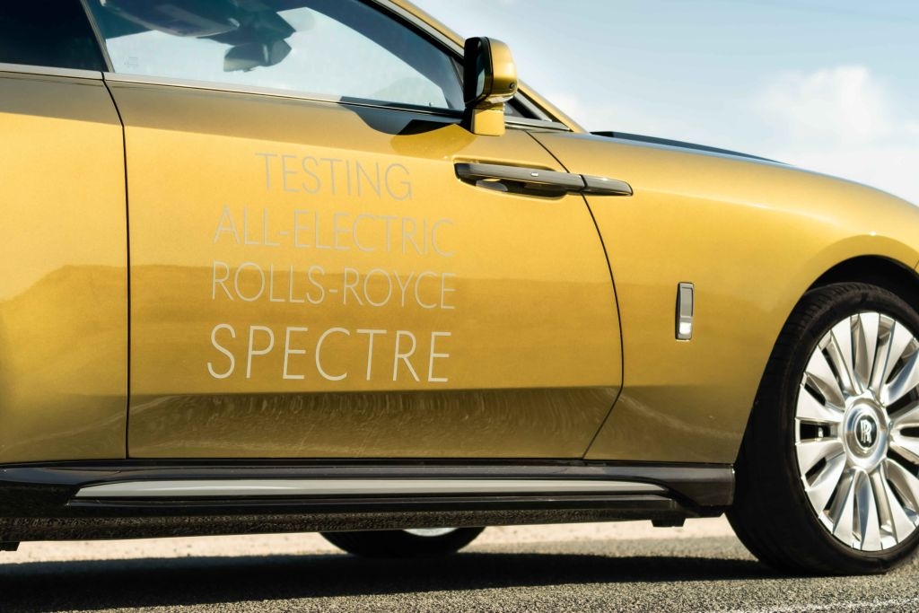 Rolls-Royce Spectre tiến đến cột mốc 2 triệu km trong cuộc thử nghiệm toàn cầu