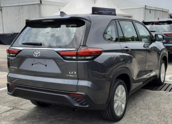 Toyota Innova 2023 tại Ấn Độ