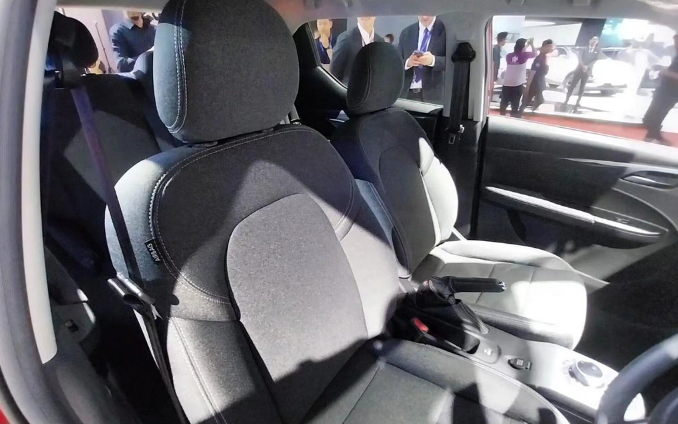 VinFast VF5 vừa ra mắt tại Indonesia có gì khác biệt so với bản tại Việt Nam?