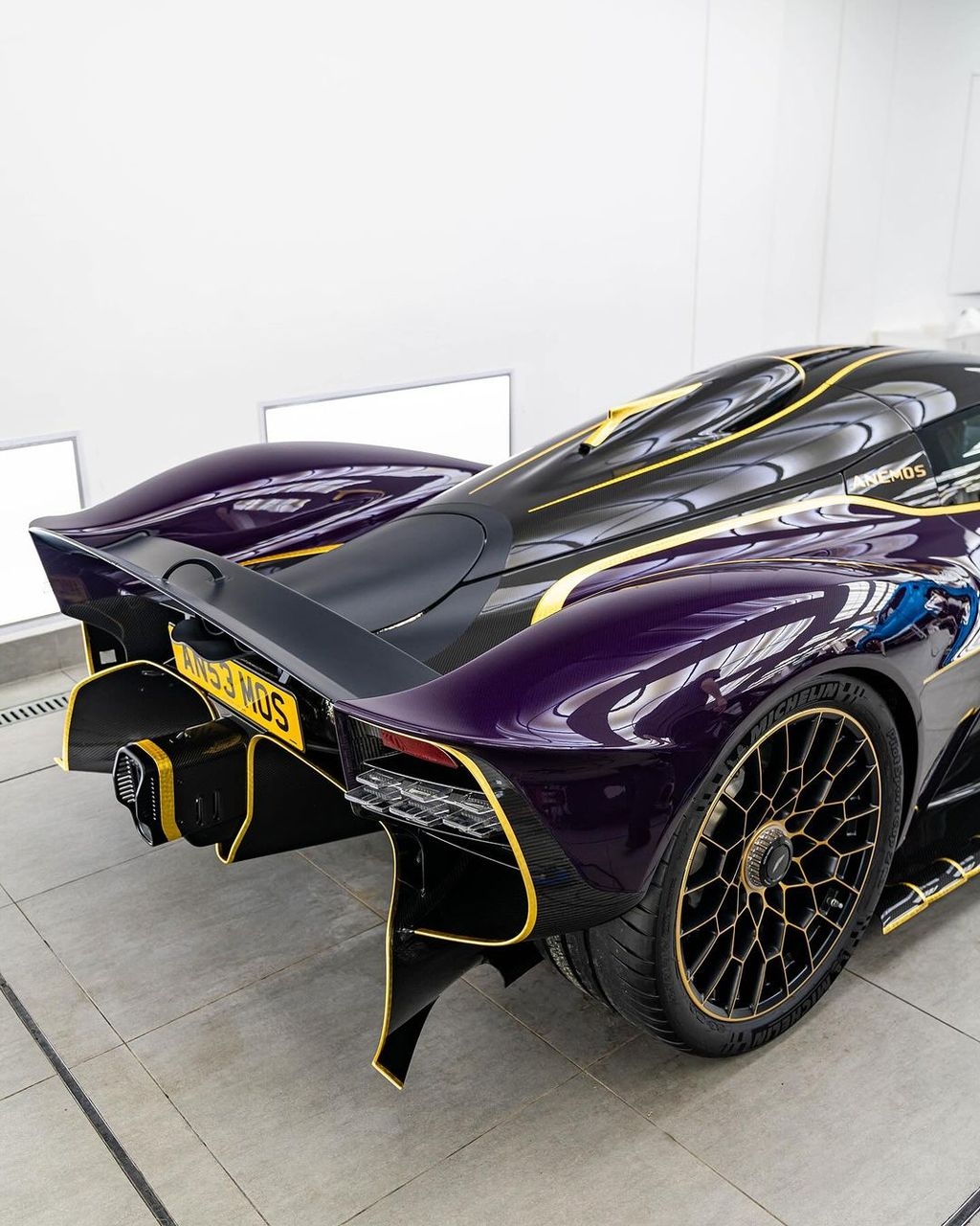 Cận cảnh Aston Martin Valkyrie Anemos độc nhất của đại gia Thái Lan