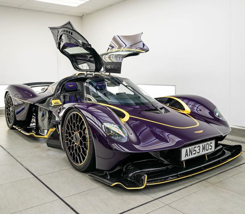 Cận cảnh Aston Martin Valkyrie Anemos độc nhất của đại gia Thái Lan