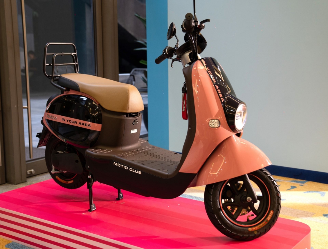 Thị trường xe máy điện: VinFast Motio "đốn tim" giới trẻ nhờ màu đẹp, dáng xinh