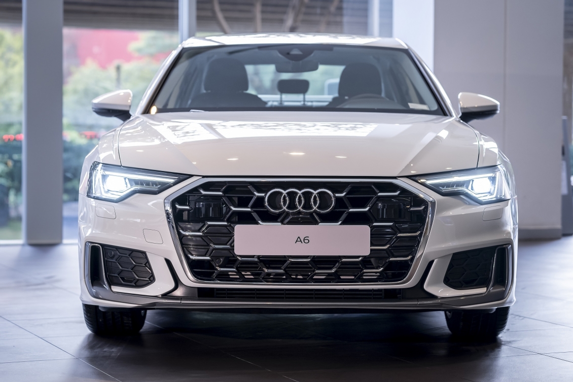 Audi A6 phiên bản mới ra mắt, giá từ 2,3 tỷ đồng tại Việt Nam