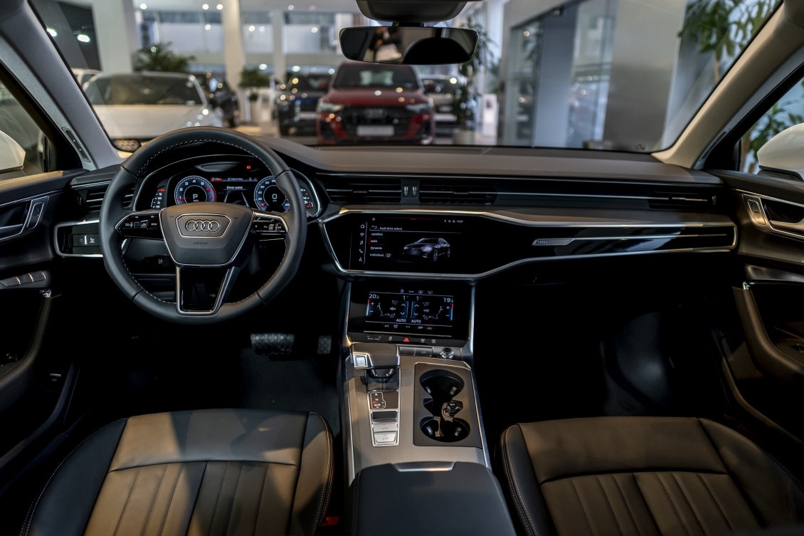 Audi A6 phiên bản mới ra mắt, giá từ 2,3 tỷ đồng tại Việt Nam