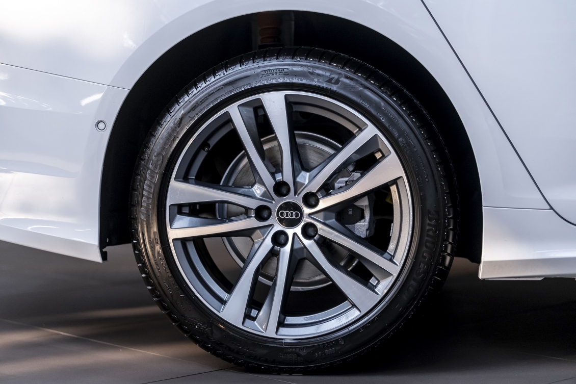 Audi A6 phiên bản mới ra mắt, giá từ 2,3 tỷ đồng tại Việt Nam