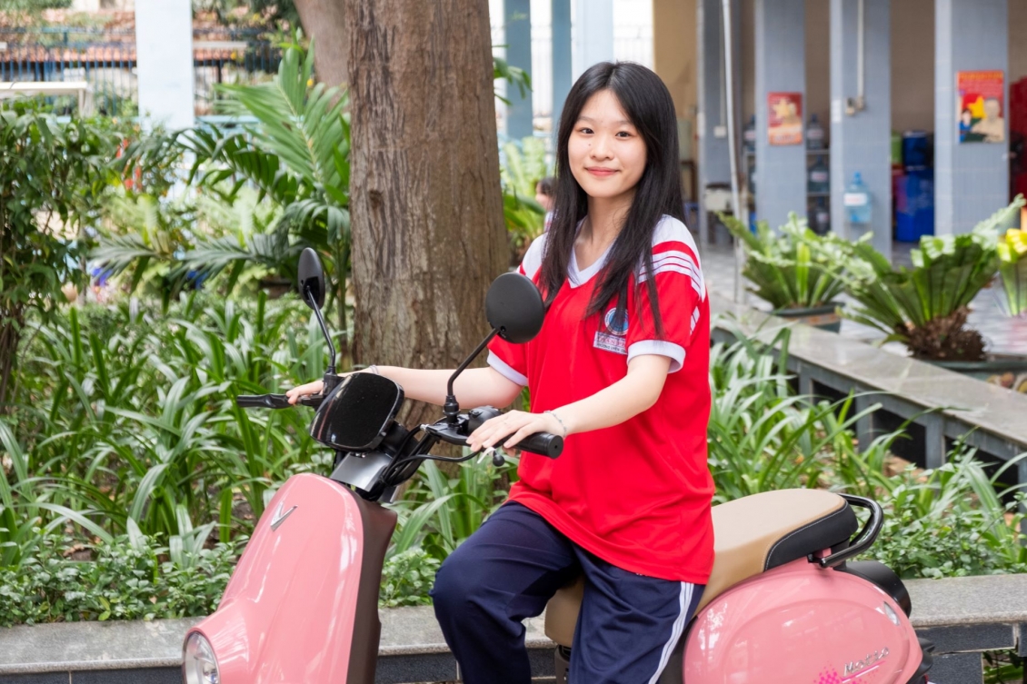 Nguyễn Ngọc Phương Uyên (THPT Trần Phú, TP.HCM) nhận định VinFast Motio có thiết kế đẹp và tạo cảm giác thoải mái cho người sử dụng. Nguyễn Ngọc Phương Uyên (THPT Trần Phú, TP.HCM) nhận định VinFast Motio có thiết kế đẹp và tạo cảm giác thoải mái cho người sử dụng.