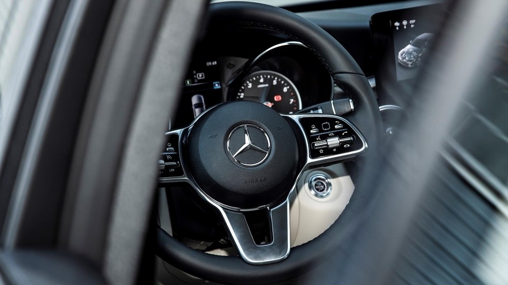 Mercedes-Benz C 180 AMG 2021 trình làng, giá 1,5 tỷ đồng