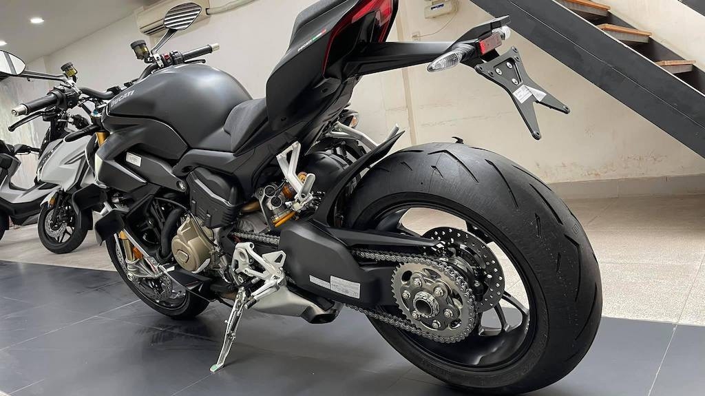 Ducati Streetfighter V4 S Stealth đầu tiên tại Việt Nam, đội giá gần 500 triệu. Ducati Streetfighter V4 S Stealth đầu tiên tại Việt Nam, đội giá gần 500 triệu.